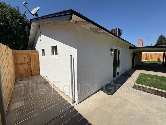 Building Photo - 2918 S Willis Ct