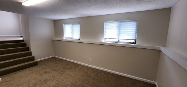 Building Photo - Oldham County Beauty!  Completely Renovated!  ALL NEWer Appliances!  ALL NEWer Flooring & Paint! ...