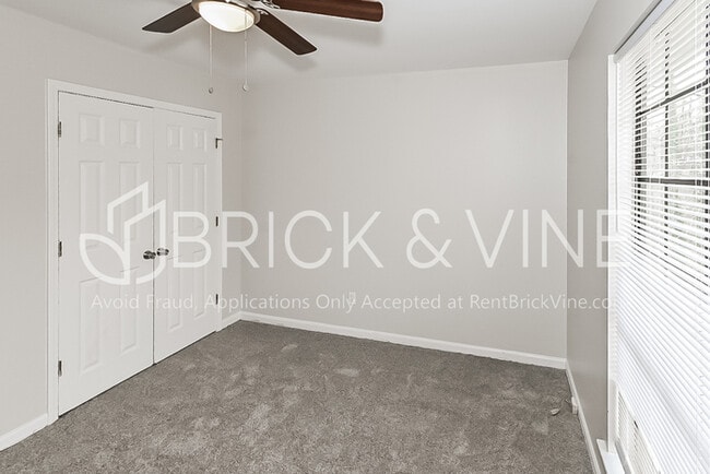 Building Photo - 1041 Alicia Dr