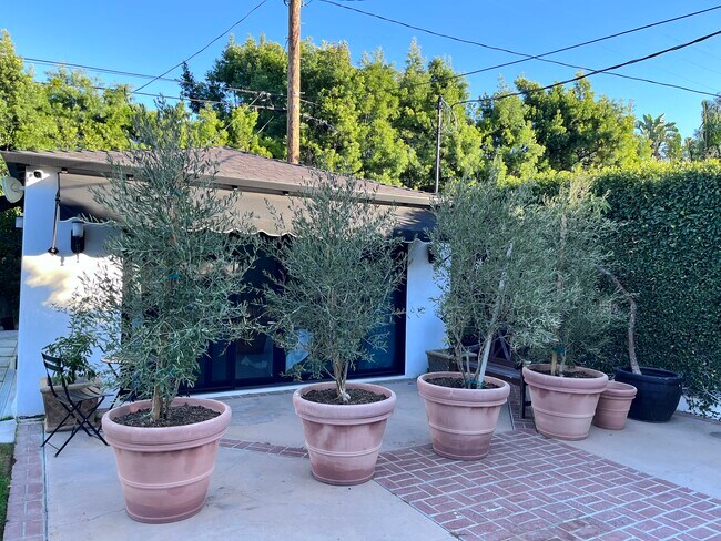 Building Photo - 12131 Huston St