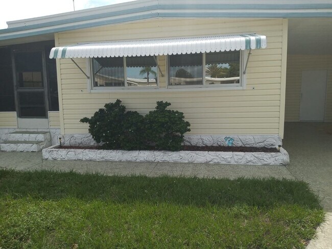 Building Photo - Beautiful renovated home on Six Lake Country Club