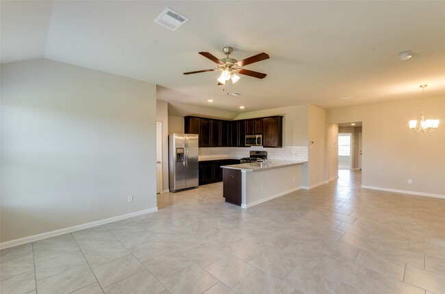 Building Photo - 2213 Del Mar Dr