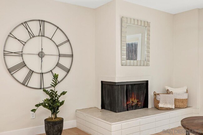 Building Photo - Just Listed! Stunning 4BR/2BA Fully Renova...