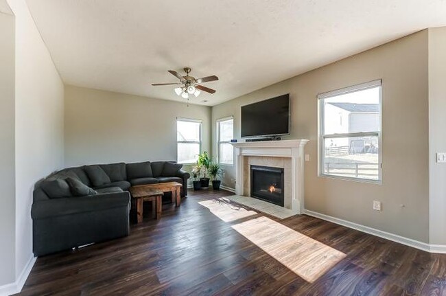 Building Photo - 6995 Hearthwood Dr