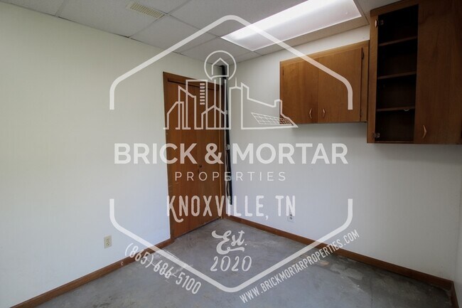 Building Photo - 111 Cooper Cir