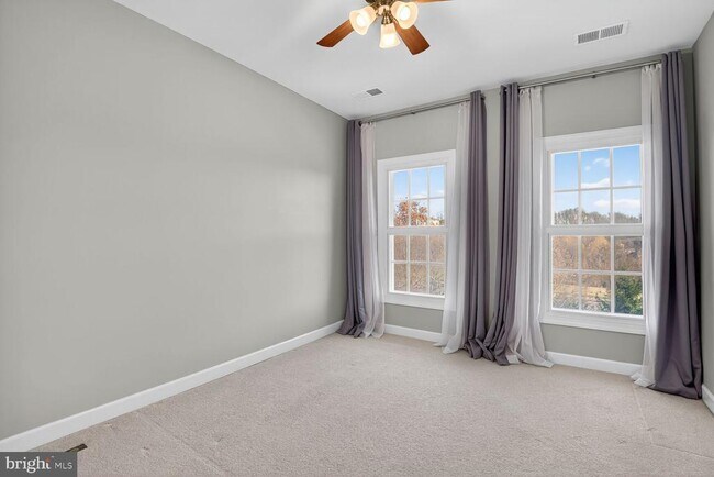 Building Photo - 6 Sharpstead Ln