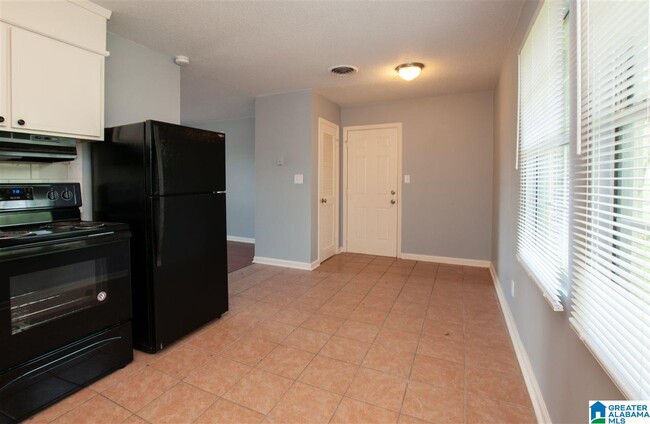 Building Photo - 2850 Brooklane Dr
