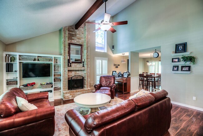 Building Photo - 24 Edgewood Forest Ct