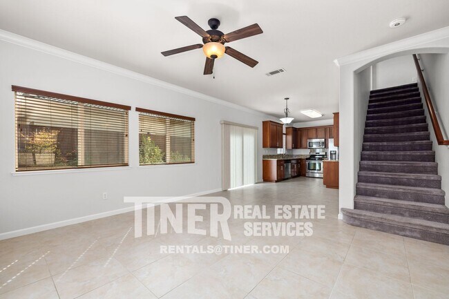 Building Photo - 1707 Grey Bunny Dr