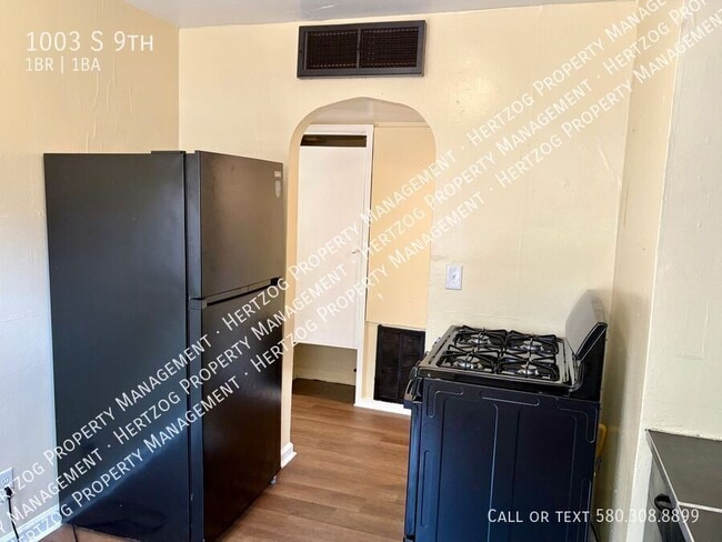 Building Photo - 1003 S 9th-