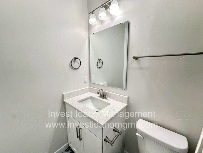 Building Photo - Luxury Gated Townhome in Star – Available Soon!