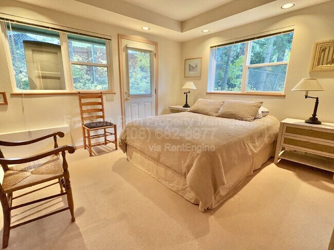 Building Photo - 5637 W Racquet Rd