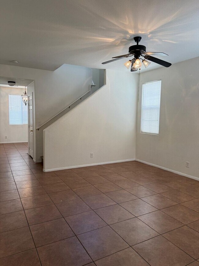 Building Photo - Move-In Ready Opportunity