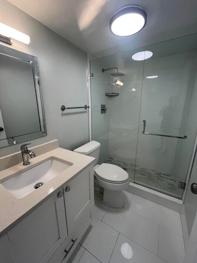 Building Photo - 5600 N Flagler Dr