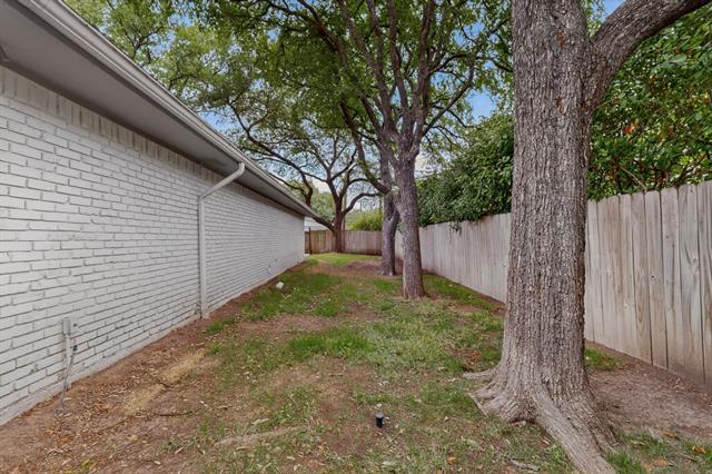 Building Photo - 7631 Meadow Rd
