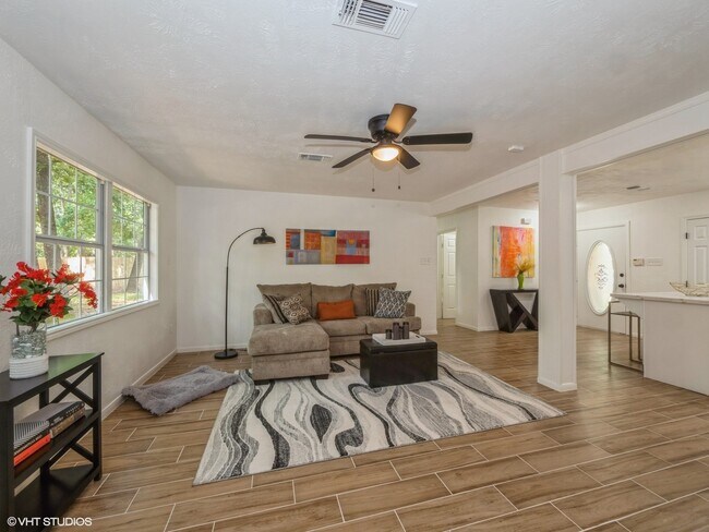 Building Photo - 1320 E Red Cedar Cir