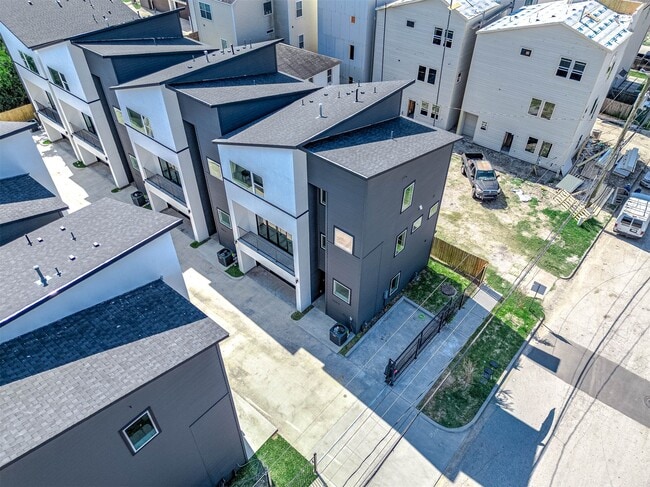 Building Photo - 3209 St Emanuel St