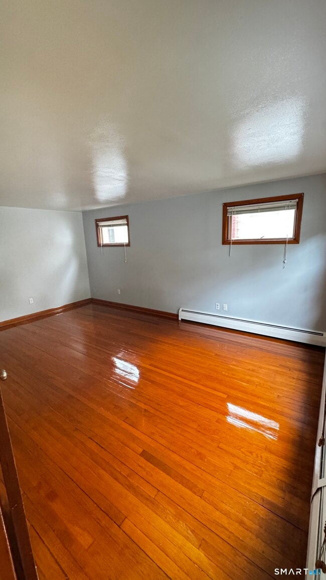 Building Photo - 156 Putnam Ave