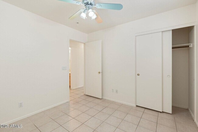 Building Photo - 10833 W Elm Ln
