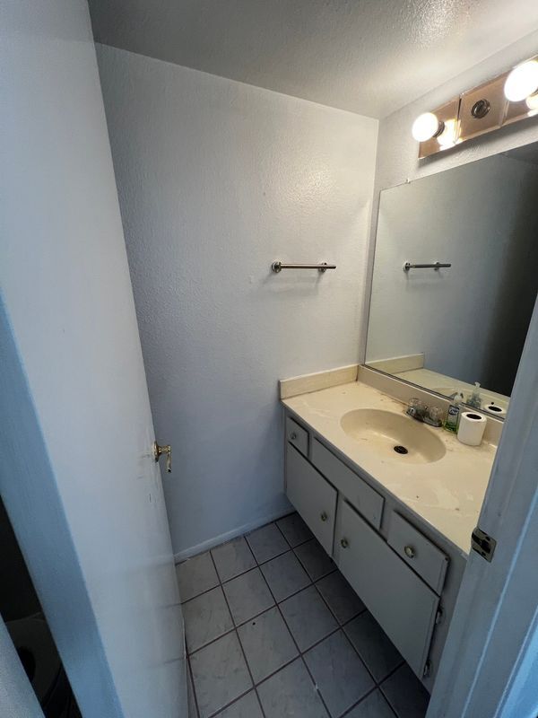 Building Photo - 1195 Bautista Ln