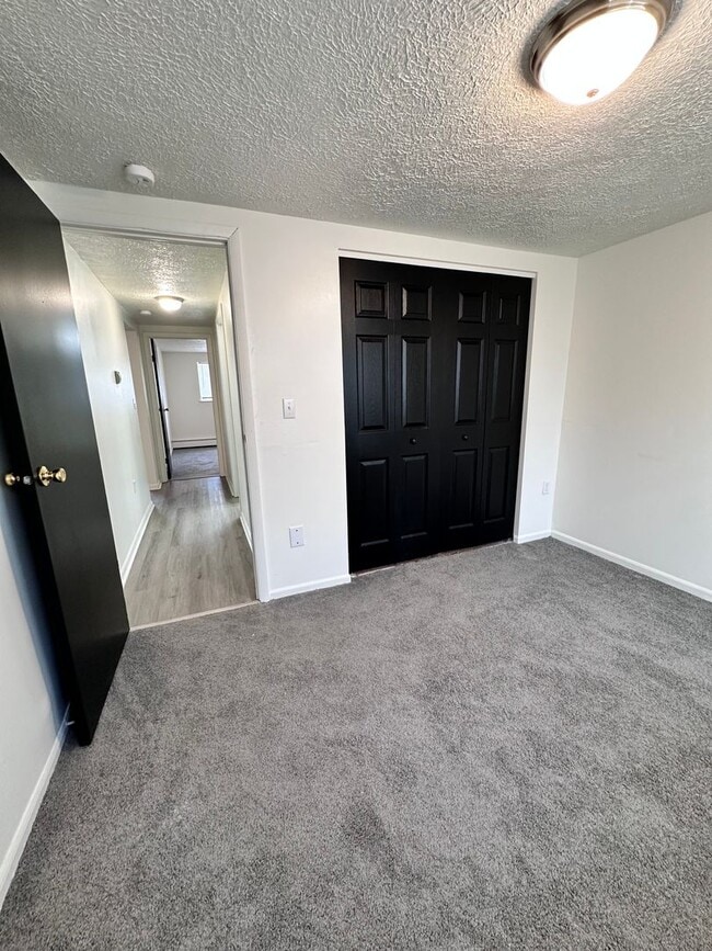 Building Photo - 2 Bedroom and 1.5 Bathroom Apartment in Beaver PA!