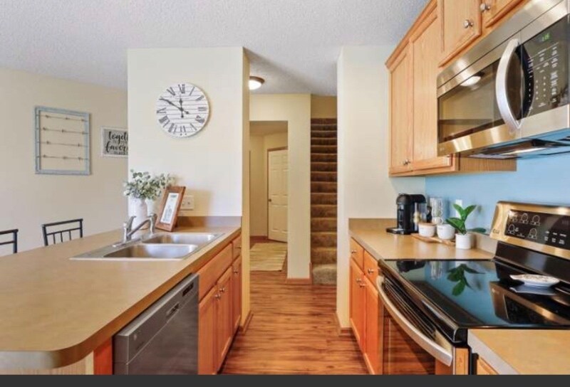 Building Photo - 3239 Oak View Dr