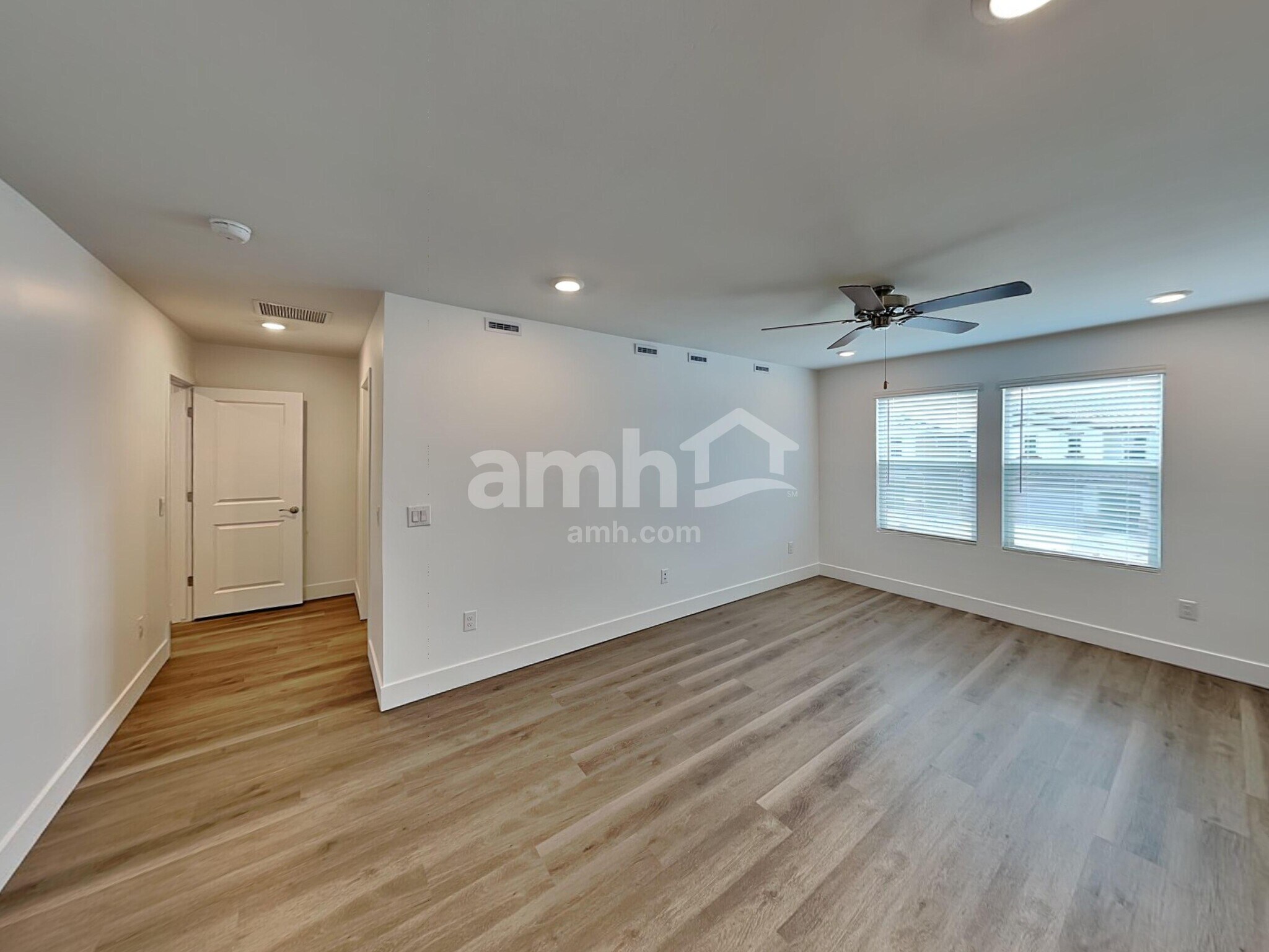 Building Photo - 9629 Harkes Dr
