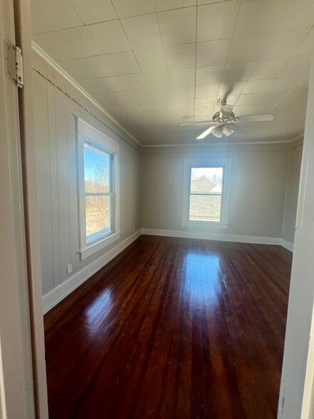 Bedroom upstairs - 2115 Johnson St
