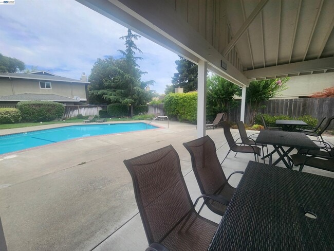 Building Photo - 7596 Silvertree Ln