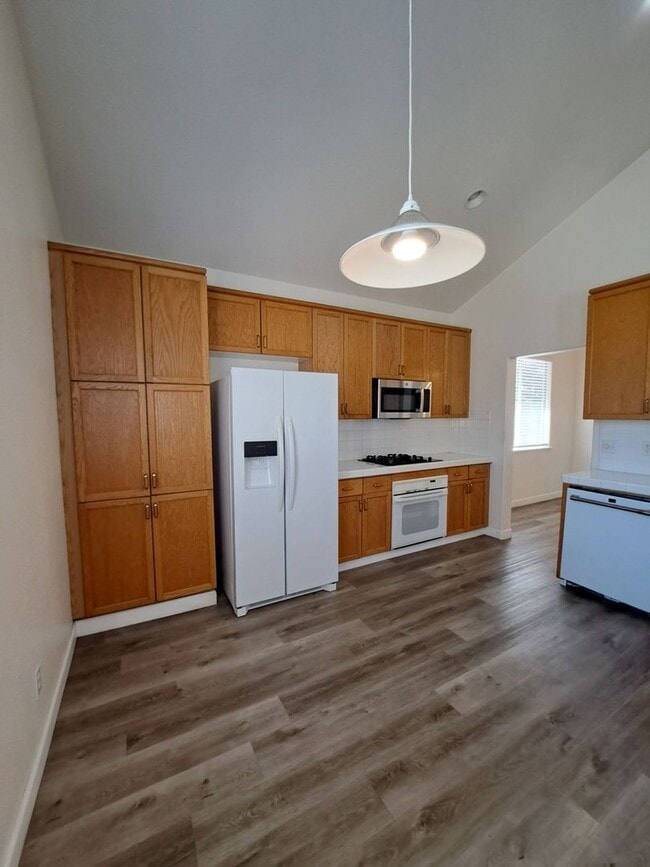 Building Photo - Comfortable Living in a Pet-Friendly Home ...