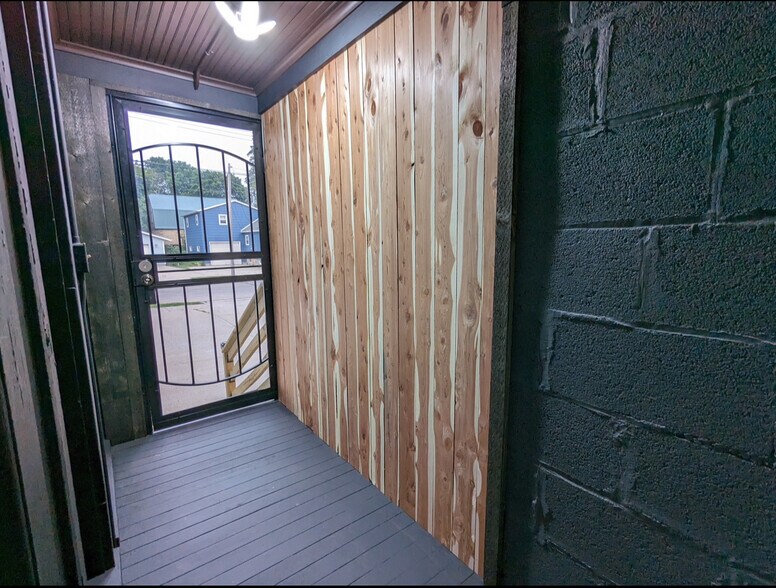 Building Photo - 2018 Monroe St