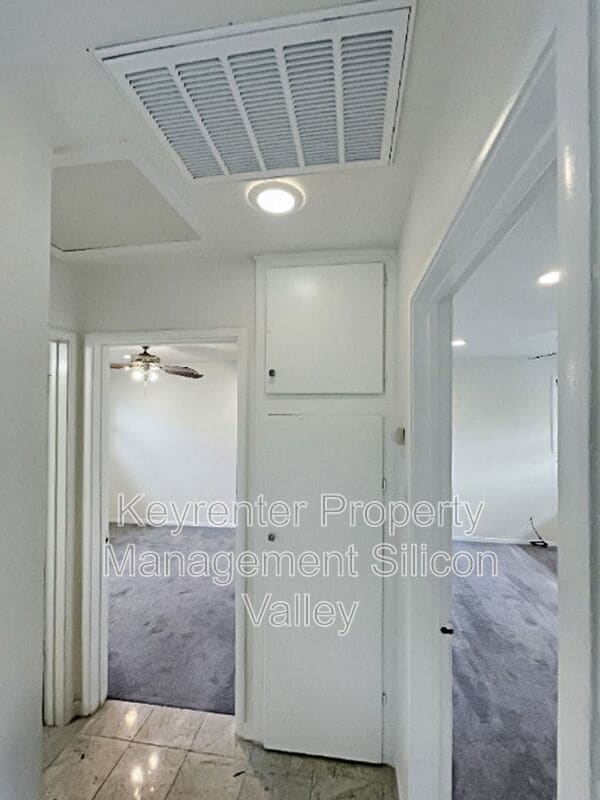 Building Photo - 1814 Woodside Rd