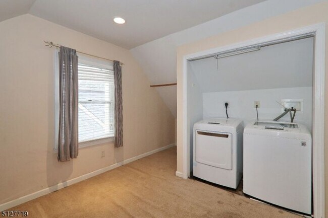 Building Photo - 7 Osage Dr
