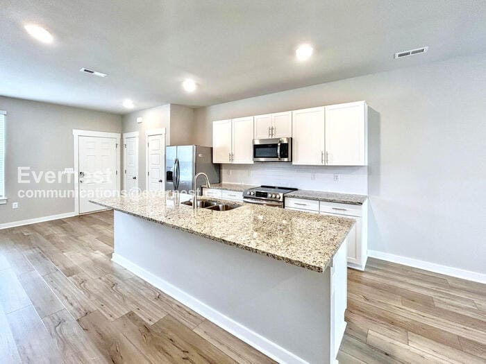 Building Photo - 1731 Frodo Wy