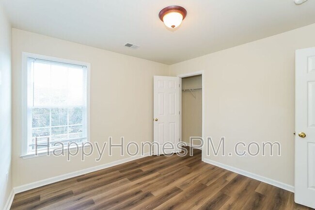 Building Photo - 614 Parkwood Dr