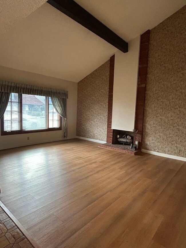 Building Photo - Rare opportunity to lease a 4-bedroom home featuring oversized bedrooms, scenic hilltop city view...