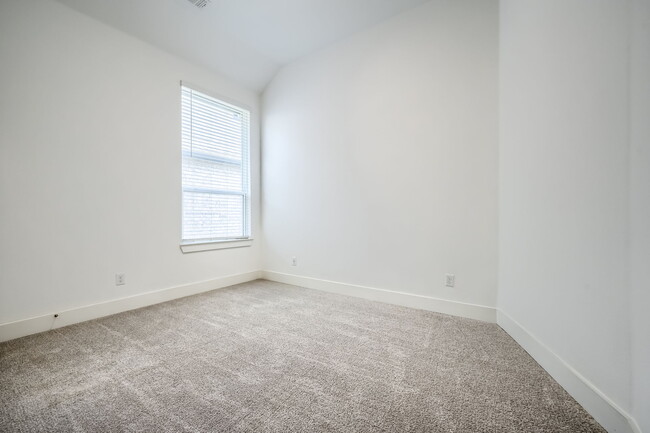 Building Photo - 1307 Beach Blvd