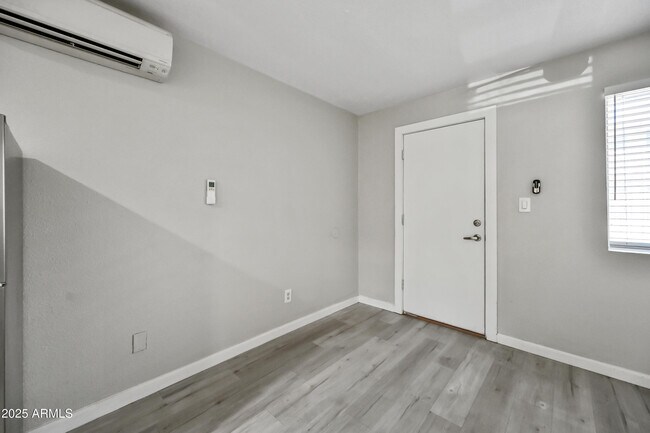 Building Photo - 3025 N 32nd St