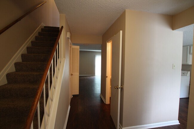 Building Photo - Delmar Dr.  2518/2520