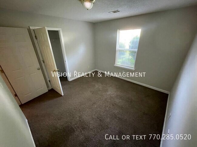 Building Photo - 124 Pin Oak Trail