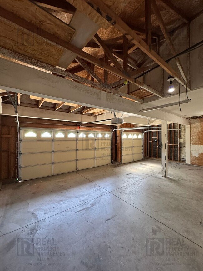 Building Photo - 23 Bella Donaci