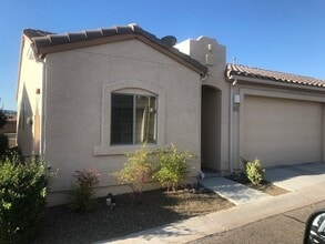 Building Photo - Beautiful 3 Bedroom 2 Bathroom - Contact Property Pros Property Management