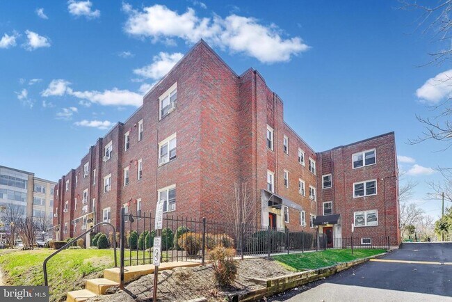 Building Photo - 1726 N Quinn St