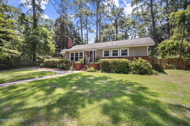 Building Photo - 2410 Pine Ct N