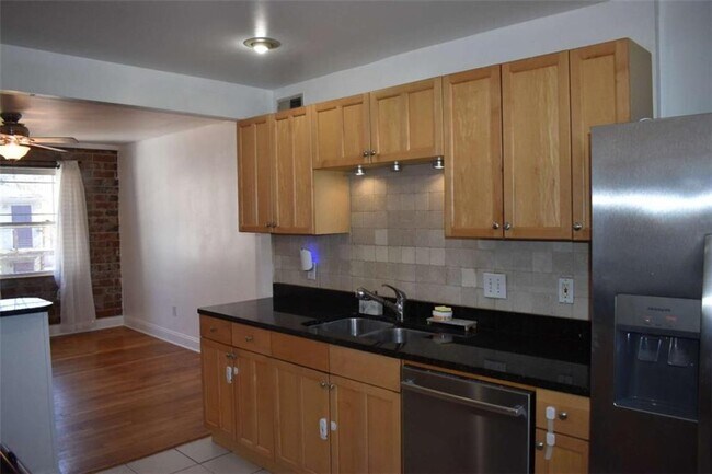 Building Photo - 24 Daniel St SE