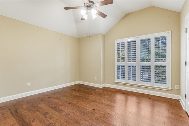 Building Photo - 601 12 Oaks Ln