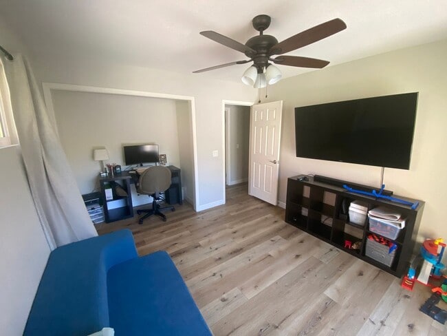 Building Photo - Beautiful 5 Bed, 2 Bath with Large Yard in Mount Helix!!