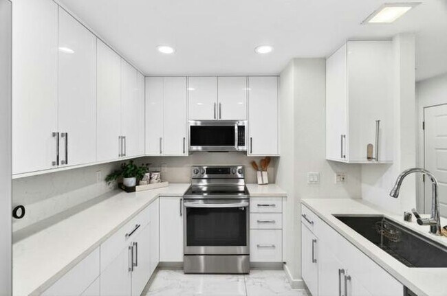 Building Photo - 286 Hackamore Common