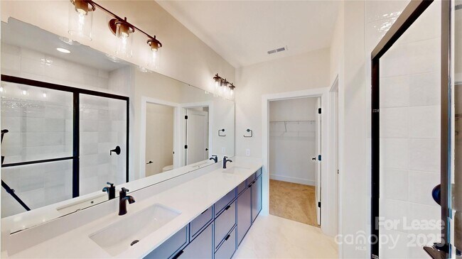 Building Photo - 409 Devender Ln