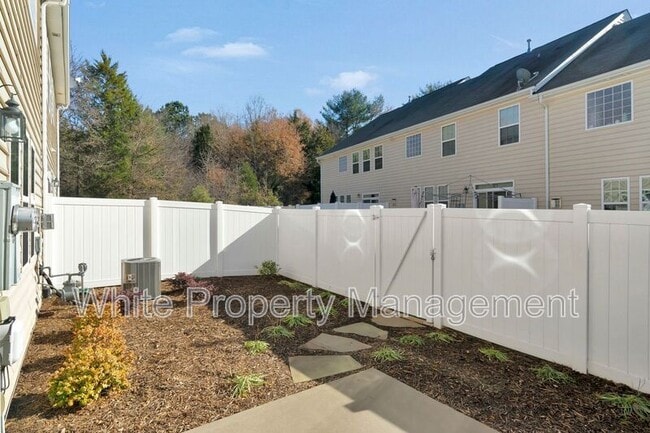 Building Photo - 12352 Red Rust Ln